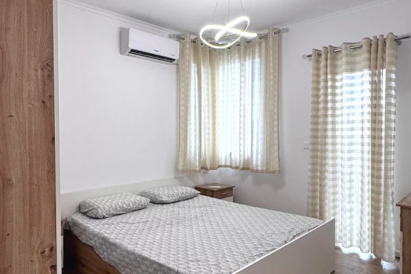 Shtepi ne shitje Apartament ne Tirane, 2+1, Mobilimi E mobiluar, Pagesa 139,000  Euro.