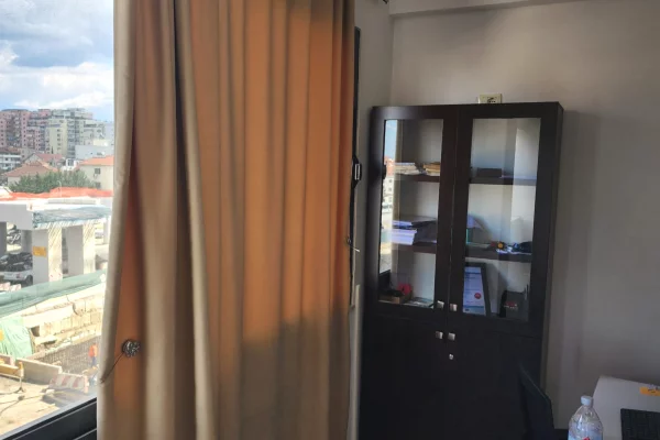 Shtepi me qera 1+1 ne Tirane - 30,000 Leke