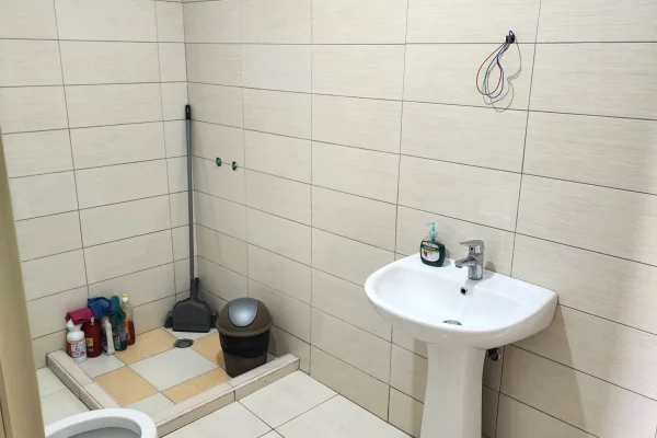 Shtepi me qera Apartament ne Tirane, 1+1, Mobilimi Bosh, pa mobiluar, Pagesa 30,000  Leke.