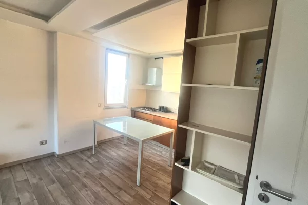 Shtepi me qera Apartament ne Tirane, 2+1, Mobilimi E mobiluar, Pagesa 55,000  Leke.