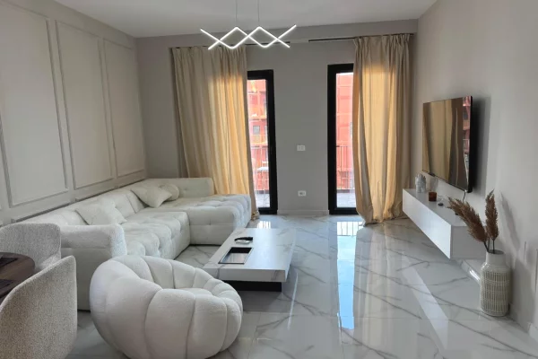 Shtepi me qera 3+1 ne Tirane - 1,900 Euro