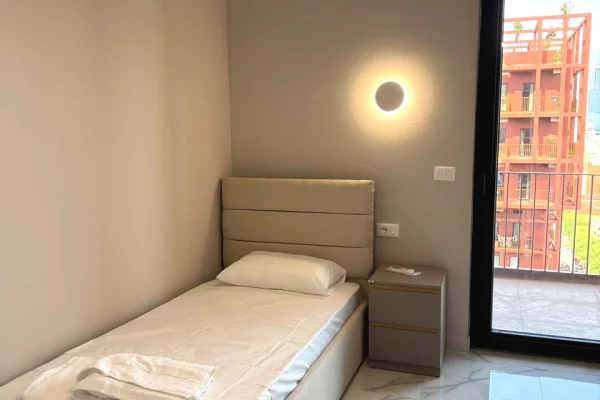 Shtepi me qera Apartament ne Tirane, 3+1, Mobilimi E mobiluar, Pagesa 1,900  Euro.
