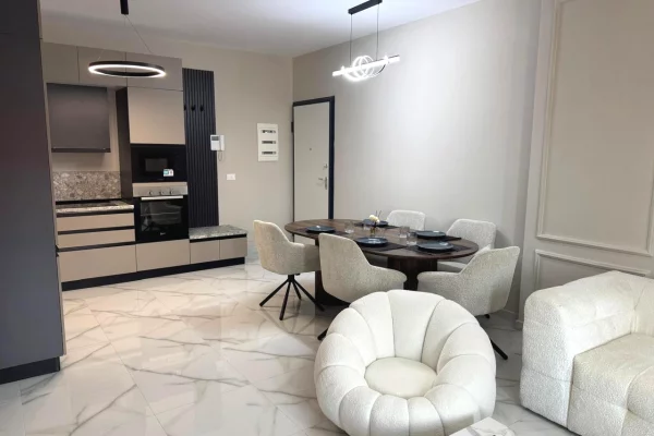 Shtepi me qera 3+1 ne Tirane - 1,900 Euro