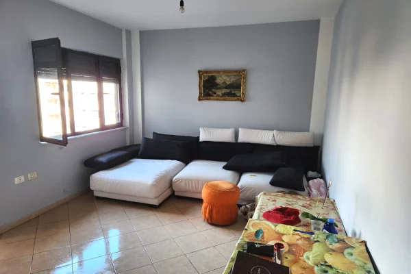 Shtepi me qera Apartament ne Tirane, 2+1, Mobilimi E mobiluar, Pagesa 500  Euro.