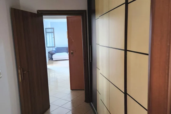 Shtepi me qera Apartament ne Tirane, 2+1, Mobilimi E mobiluar, Pagesa 500  Euro.