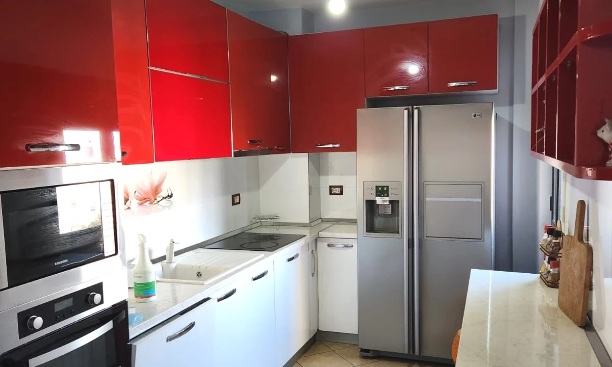 Shtepi me qera Apartament ne Tirane, 2+1, Mobilimi E mobiluar, Pagesa 500  Euro.