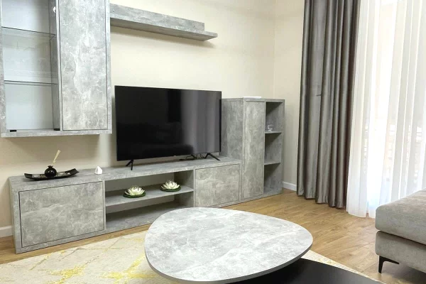 Shtepi me qera 2+1 ne Tirane - 800 Euro