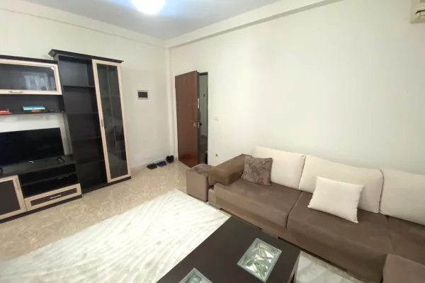 Shtepi me qera Apartament ne Tirane, 1+1, Mobilimi E mobiluar, Pagesa 55,000  Leke.