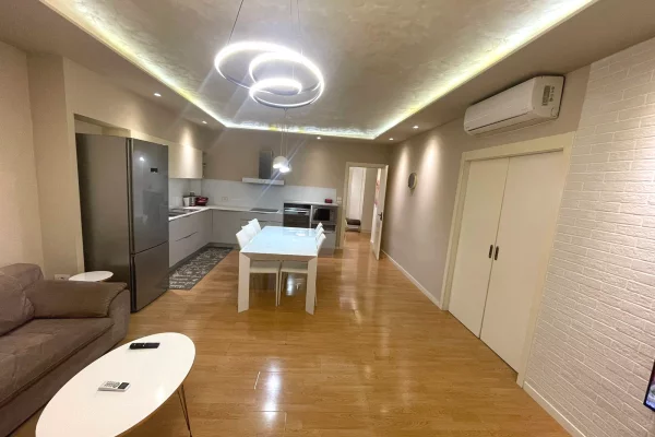 Shtepi me qera 2+1 ne Tirane - 1,000 Euro