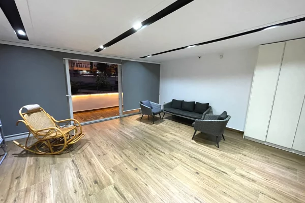 Shtepi me qera Apartament ne Tirane, 2+1, Mobilimi E mobiluar, Pagesa 1,000  Euro.