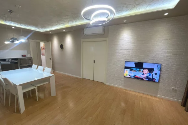 Shtepi me qera 2+1 ne Tirane - 1,000 Euro