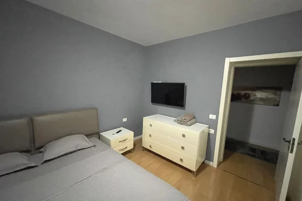 Shtepi me qera Apartament ne Tirane, 2+1, Mobilimi E mobiluar, Pagesa 1,000  Euro.