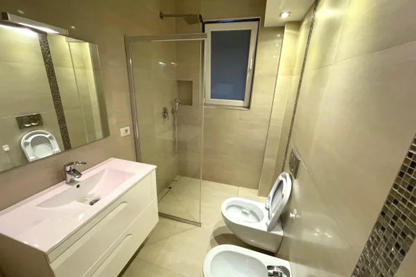 Shtepi me qera Apartament ne Tirane, 2+1, Mobilimi E mobiluar, Pagesa 1,000  Euro.