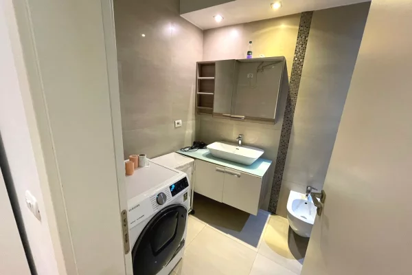 Shtepi me qera Apartament ne Tirane, 2+1, Mobilimi E mobiluar, Pagesa 1,000  Euro.