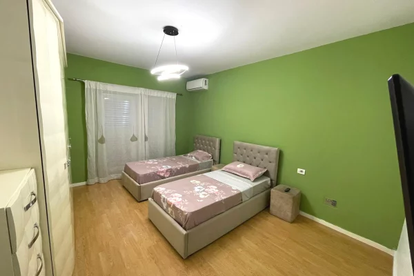 Shtepi me qera Apartament ne Tirane, 2+1, Mobilimi E mobiluar, Pagesa 1,000  Euro.