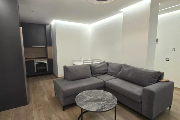 Shtepi me qera Apartament ne Tirane, 2+1, Mobilimi E mobiluar, Pagesa 50,000  Leke.