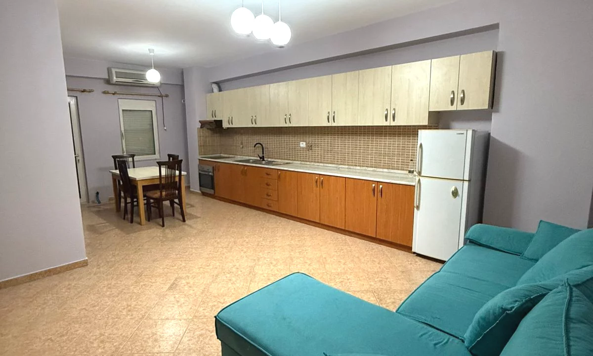 Shtepi me qera Apartament ne Tirane, 2+1, Mobilimi E mobiluar, Pagesa 50,000  Leke.