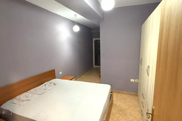 Shtepi me qera Apartament ne Tirane, 2+1, Mobilimi E mobiluar, Pagesa 50,000  Leke.