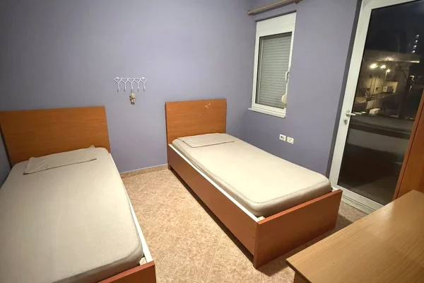 Shtepi me qera Apartament ne Tirane, 2+1, Mobilimi E mobiluar, Pagesa 50,000  Leke.