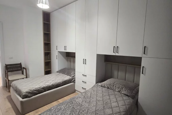 Shtepi me qera Apartament ne Tirane, 2+1, Mobilimi E mobiluar, Pagesa 65,000  Leke.
