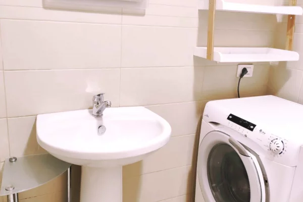 Shtepi me qera Apartament ne Tirane, 1+1, Mobilimi E mobiluar, Pagesa 45,000  Leke.