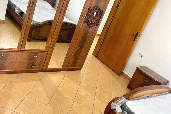 Shtepi me qera Apartament ne Tirane, 2+1, Mobilimi E mobiluar, Pagesa 55,000  Leke.