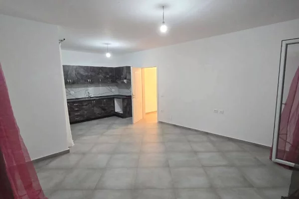 Shtepi me qera 1+1 ne Tirane - 35,000 Leke