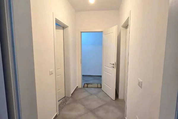 Shtepi me qera Apartament ne Tirane, 1+1, Mobilimi Pjeserisht e mobiluar, Pagesa 35,000  Leke.