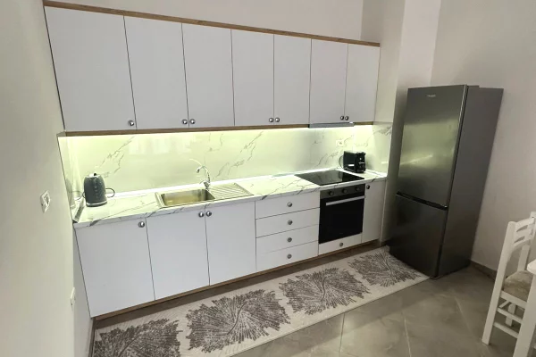 Shtepi me qera Apartament ne Tirane, 1+1, Mobilimi E mobiluar, Pagesa 550  Euro.