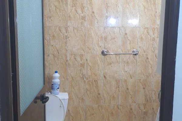 Shtepi me qera Apartament ne Tirane, 2+1, Mobilimi E mobiluar, Pagesa 50,000  Leke.