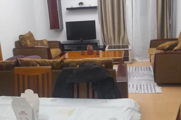 Shtepi me qera Apartament ne Tirane, 2+1, Mobilimi E mobiluar, Pagesa 50,000  Leke.