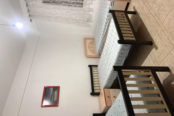 Shtepi me qera Shtepi Private ne Tirane, 2+1, Mobilimi E mobiluar, Pagesa 55,000  Leke.