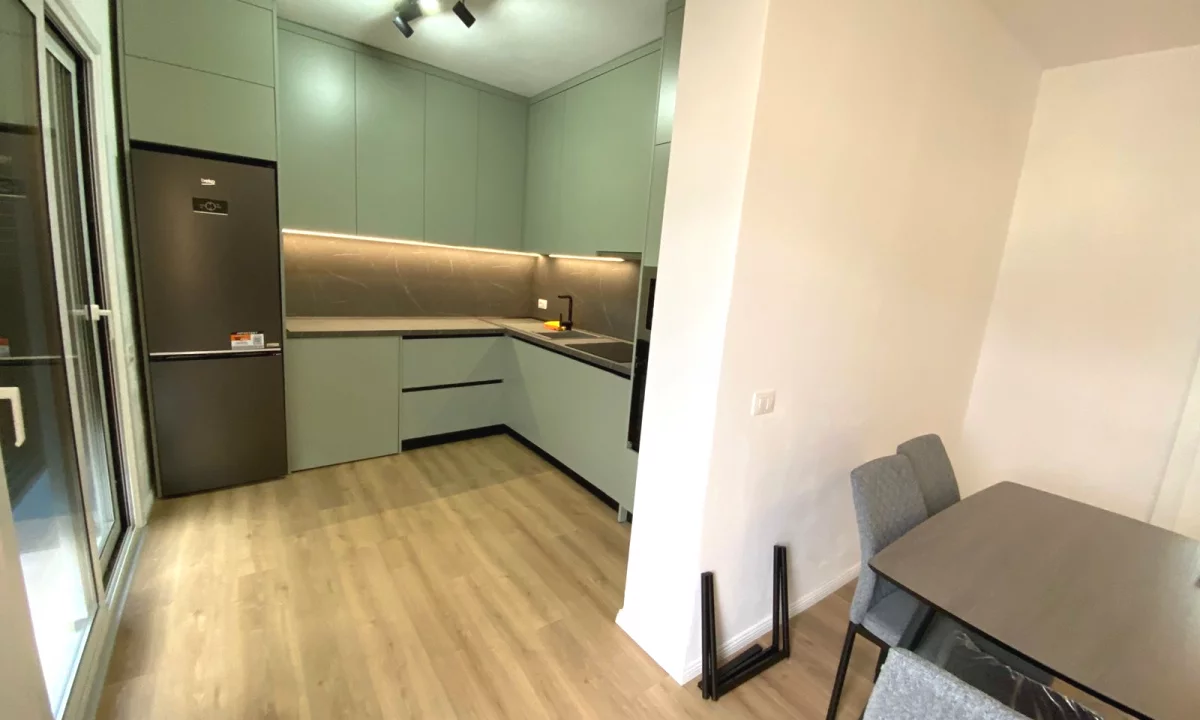 Shtepi me qera Apartament ne Tirane, 2+1, Mobilimi E mobiluar, Pagesa 1,300  Euro.