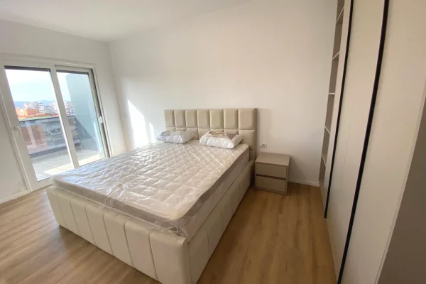 Shtepi me qera Apartament ne Tirane, 2+1, Mobilimi E mobiluar, Pagesa 1,300  Euro.