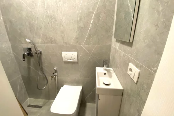 Shtepi me qera 2+1 ne Tirane - 1,300 Euro