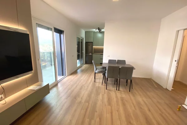 Shtepi me qera Apartament ne Tirane, 2+1, Mobilimi E mobiluar, Pagesa 1,300  Euro.