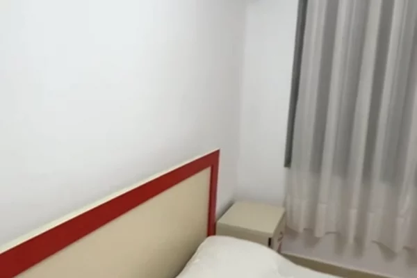 Shtepi me qera Apartament ne Tirane, 2+1, Mobilimi E mobiluar, Pagesa 55,000  Leke.