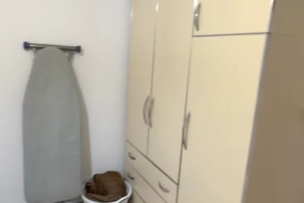 Shtepi me qera Apartament ne Tirane, 2+1, Mobilimi E mobiluar, Pagesa 55,000  Leke.