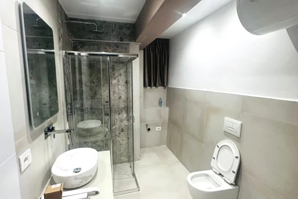 Shtepi me qera Shtepi Private ne Tirane, 1+1, Mobilimi E mobiluar, Pagesa 43,000  Leke.