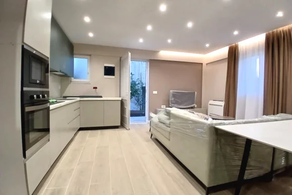 Shtepi me qera Shtepi Private ne Tirane, 1+1, Mobilimi E mobiluar, Pagesa 43,000  Leke.