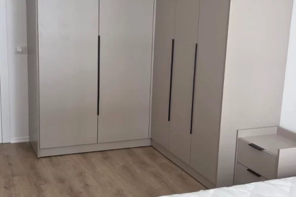 Shtepi me qera Apartament ne Tirane, 2+1, Mobilimi E mobiluar, Pagesa 50,000  Leke.