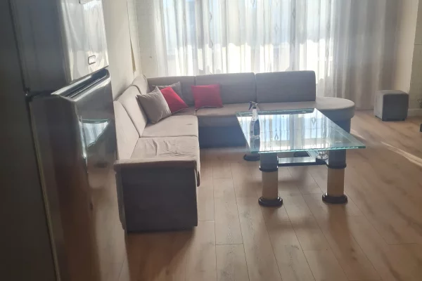 Shtepi me qera 2+1 ne Tirane - 70,000 Leke