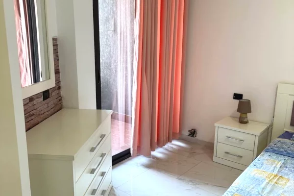 Shtepi me qera Apartament ne Tirane, 1+1, Mobilimi E mobiluar, Pagesa 40,000  Leke.