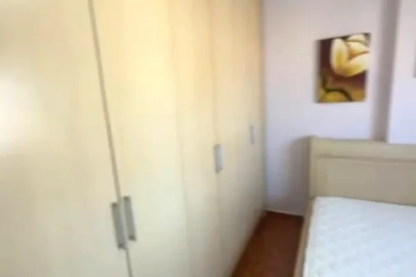 Shtepi me qera Apartament ne Tirane, 2+1, Mobilimi E mobiluar, Pagesa 50,000  Leke.