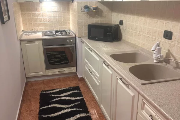 Shtepi me qera Apartament ne Tirane, 2+1, Mobilimi E mobiluar, Pagesa 50,000  Leke.