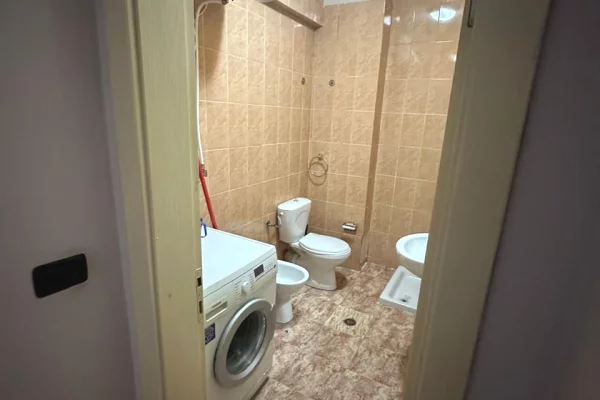 Shtepi me qera Apartament ne Tirane, 2+1, Mobilimi E mobiluar, Pagesa 50,000  Leke.