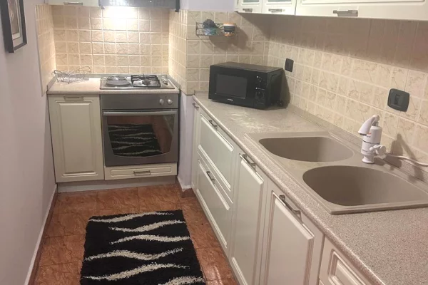 Shtepi me qera Apartament ne Tirane, 2+1, Mobilimi E mobiluar, Pagesa 50,000  Leke.