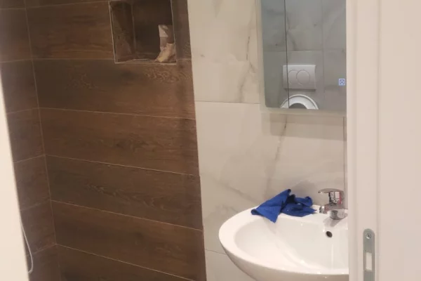 Shtepi me qera Apartament ne Tirane, 1+1, Mobilimi E mobiluar, Pagesa 600  Euro.