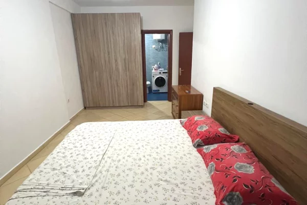 Shtepi me qera Apartament ne Tirane, 2+1, Mobilimi E mobiluar, Pagesa 45,000  Leke.