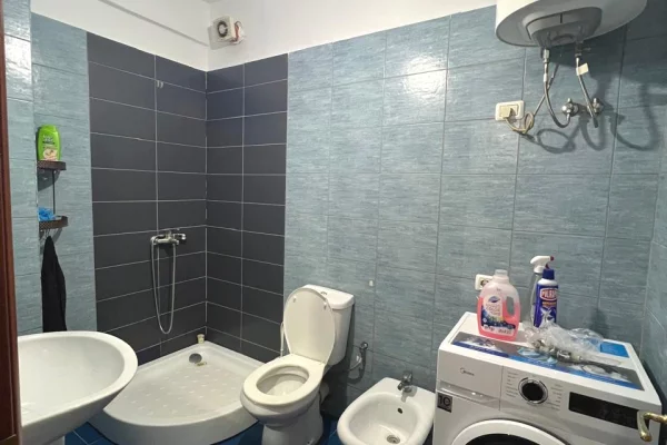 Shtepi me qera Apartament ne Tirane, 2+1, Mobilimi E mobiluar, Pagesa 45,000  Leke.